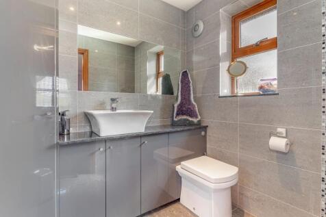 Master Bedroom Ensuite.jpg