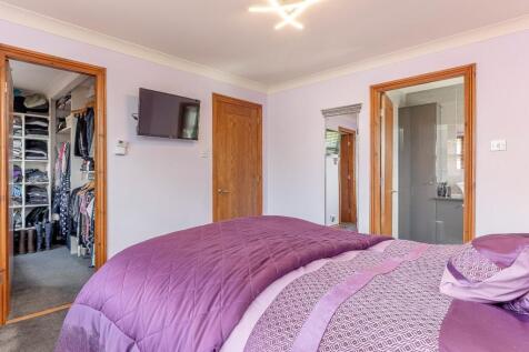 Master Bedroom - B.jpg