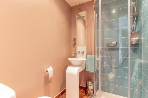 Bedroom 2 Ensuite.jpg