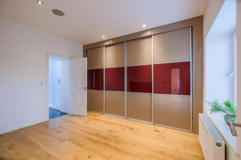 Master bedroom alternative view