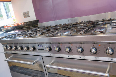 Kitchen gas cooker