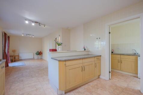 Kitchen &amp; Dining room