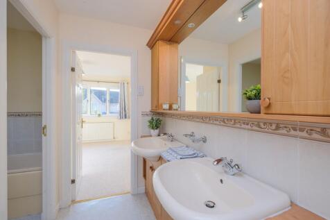 Powder room alternative view