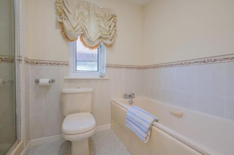 Jack &amp; Jill bath &amp; shower room