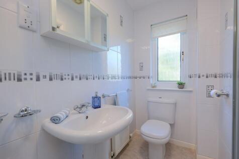 Bathroom 3 en-suite alternative view