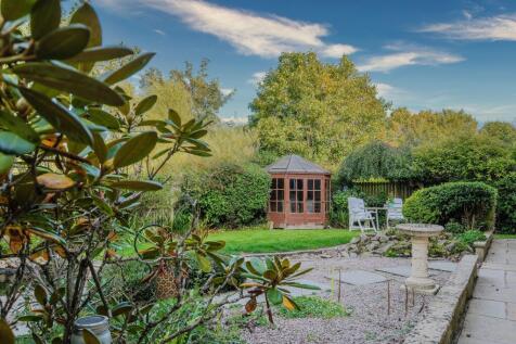 Rear garden summer house