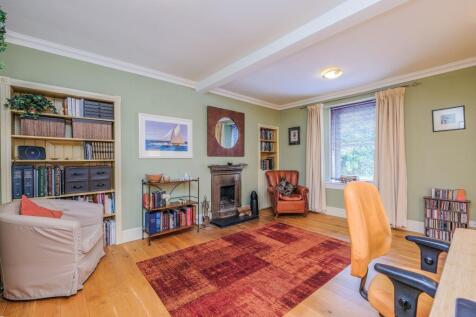 Bedroom 1 / Study