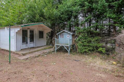 Private garden with summer house