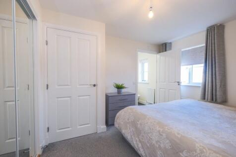 Master bedroom alternative view