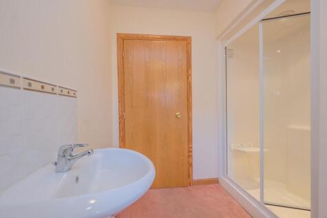 Family bathroom alternative view