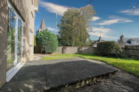 Patio & rear garden
