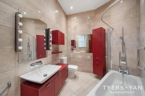 En-Suite Bathroom