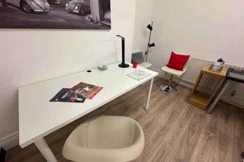 Salon Area