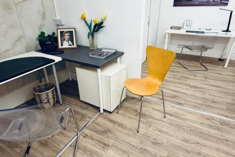 Salon Area