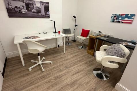 Salon Area