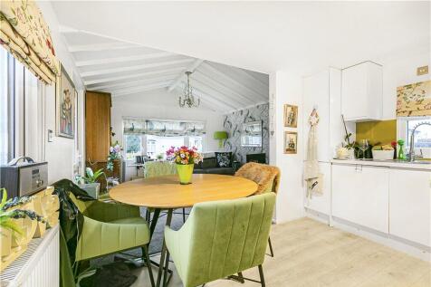 Kitchen/Reception