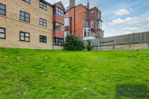 Archers Court Flat 1 MV-12.jpg