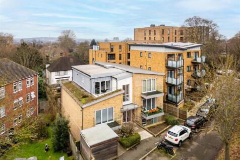 Flat 4 Heronsgate Court-5.jpg