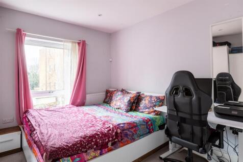 Flat 4 Heronsgate Court-17.jpg