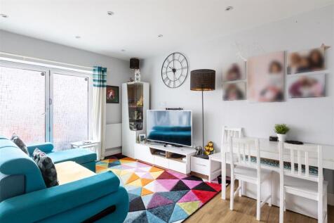 Flat 4 Heronsgate Court-9.jpg