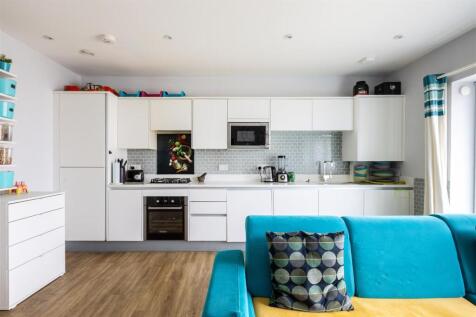 Flat 4 Heronsgate Court-11.jpg