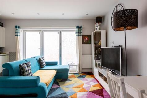 Flat 4 Heronsgate Court-7.jpg