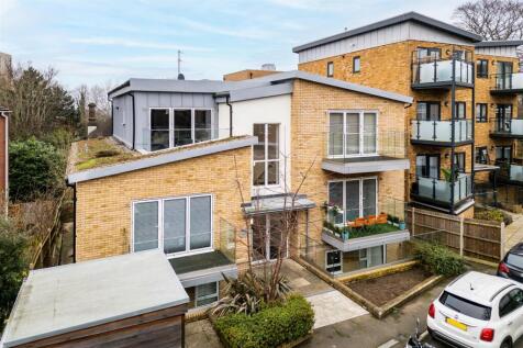 Flat 4 Heronsgate Court-3.jpg