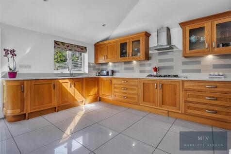 Birdhurst Avenue 6 MV-7.jpg