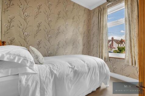 Birdhurst Avenue 6 MV-18.jpg