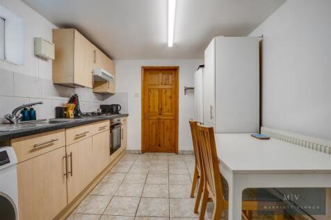 Blackhorse Lane 45 MV-10.jpg