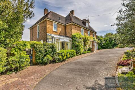 Croham Manor Road 23 MV-22.jpg