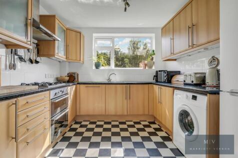 Flat 4 Linkfield Court MV-7.jpg