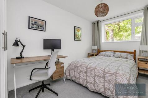 Flat 4 Linkfield Court MV-9.jpg