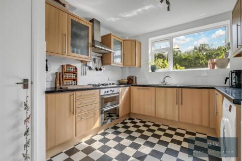 Flat 4 Linkfield Court MV-8.jpg