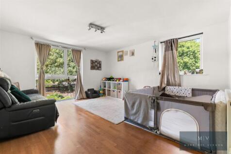 Flat 16 Lister Court MV-6.jpg