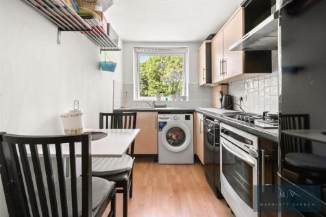 Flat 16 Lister Court MV-2.jpg