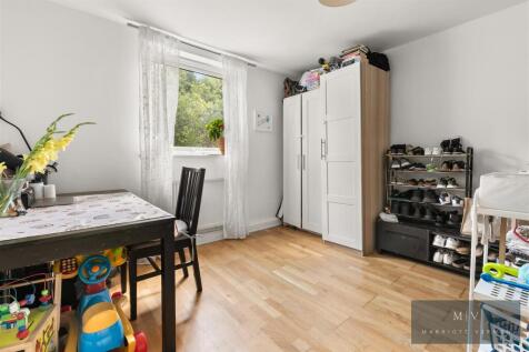 Flat 16 Lister Court MV-4.jpg