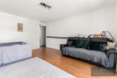 Flat 16 Lister Court MV-7.jpg