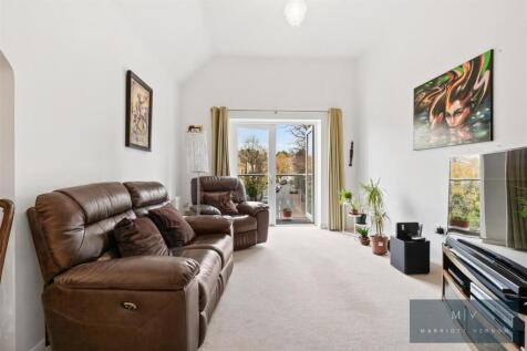 Flat 14, Eva Court MV-6.jpg