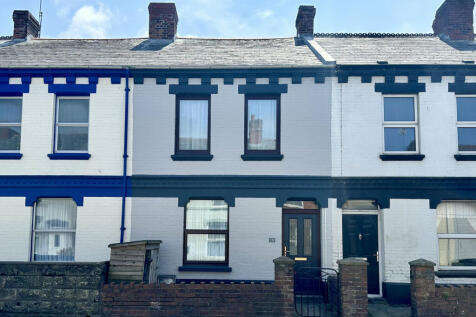 Mature Terraced House with Garage