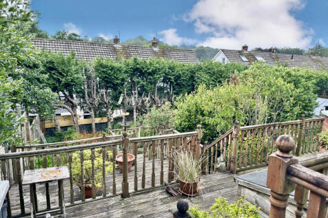 6 Bedroom Semi Detached for Sale