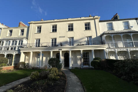 Spacious Ground Floor Flat
