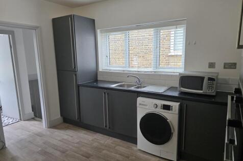2 Bedroom Maisonette For Rent