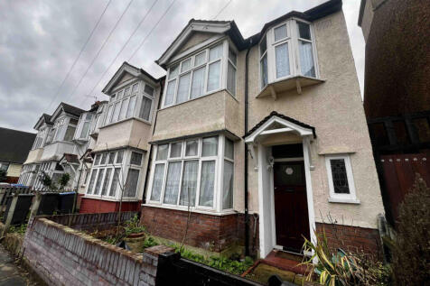 3 Bedroom Terraced House For Rent