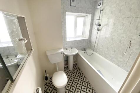 Bathroo.jpg