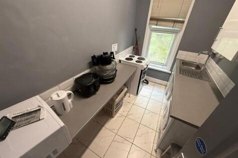 Communal Kitchen [1].jpg