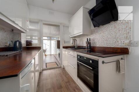32 Suffield Road_0023.jpg