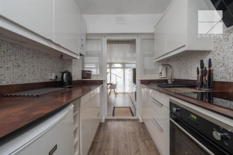 32 Suffield Road_0024.jpg