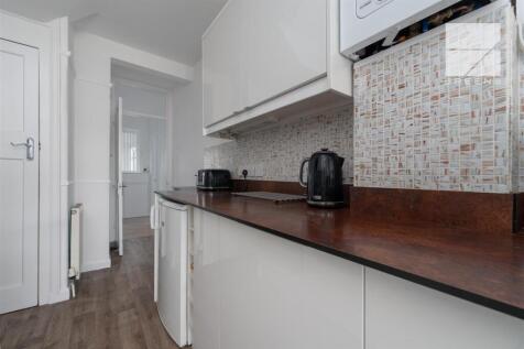 32 Suffield Road_0026.jpg