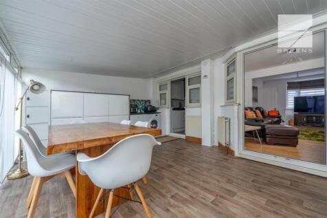 32 Suffield Road_0028.jpg